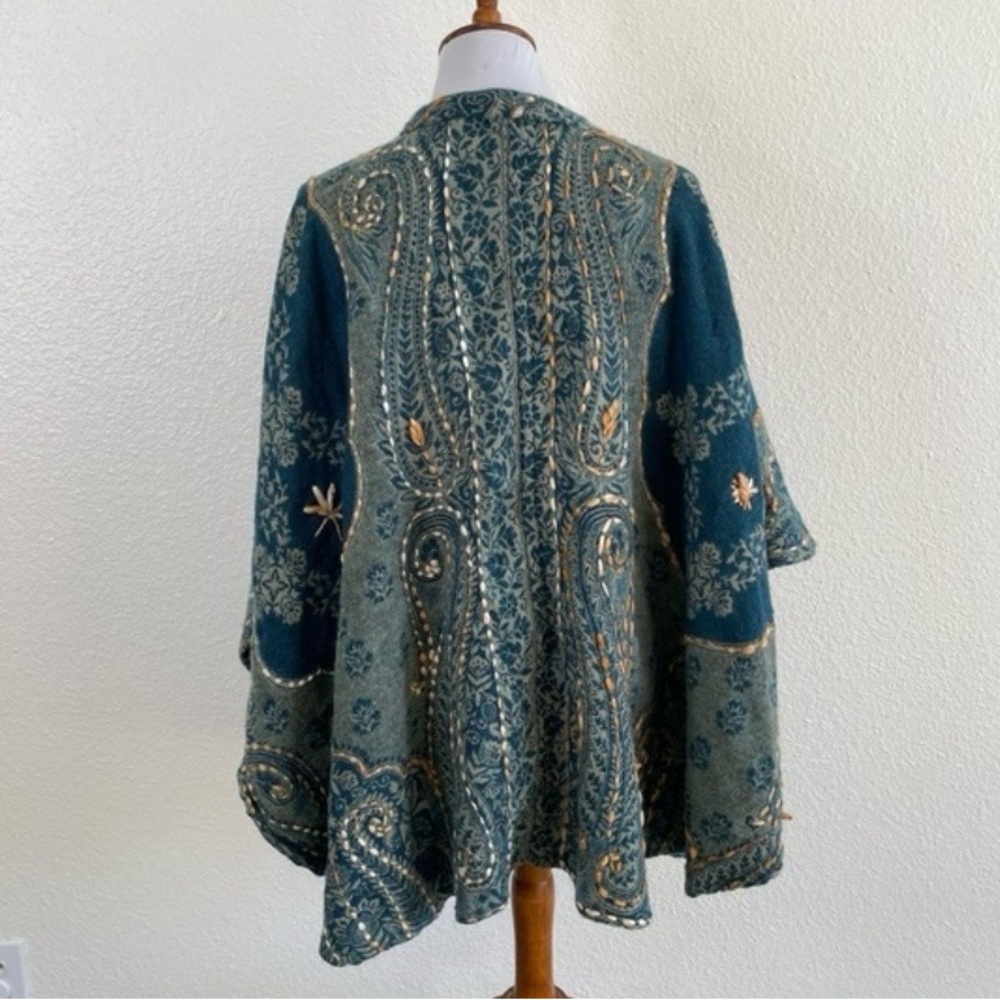 Wool Woven Tapestry Cape - Picture 4 of 4